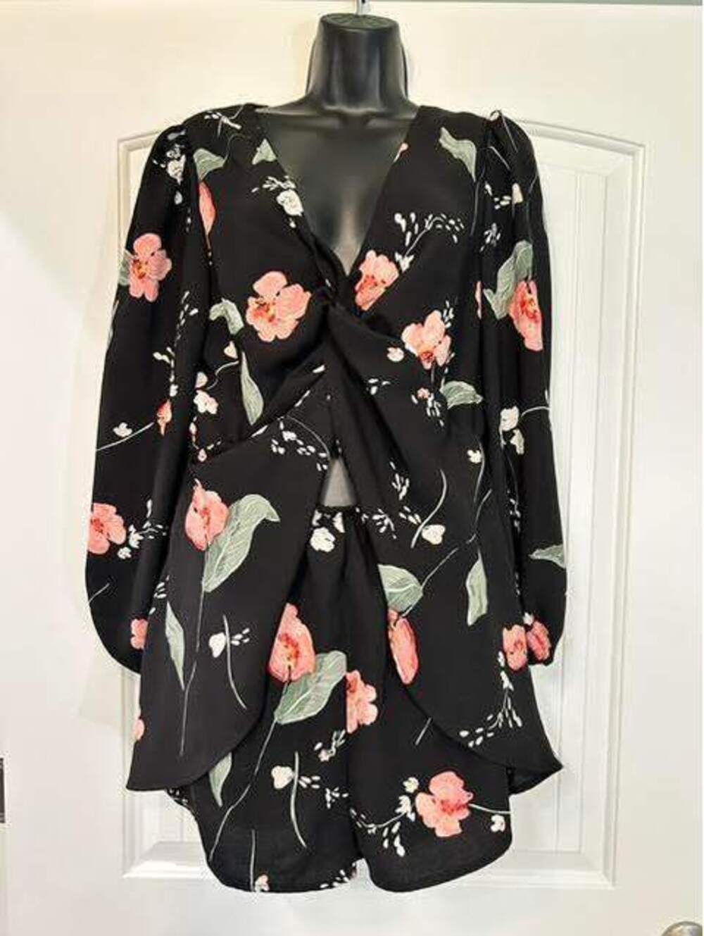 🌸 MinkPink Floriana Black Floral Jumper Size L